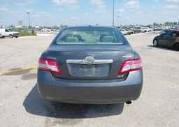 2011 TOYOTA CAMRY XLE