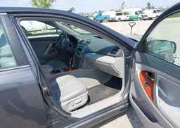2011 TOYOTA CAMRY XLE