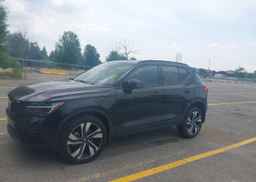 2024 VOLVO XC40 B5 ULTIMATE DARK THEME
