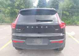 2024 VOLVO XC40 B5 ULTIMATE DARK THEME