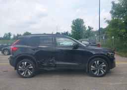 2024 VOLVO XC40 B5 ULTIMATE DARK THEME