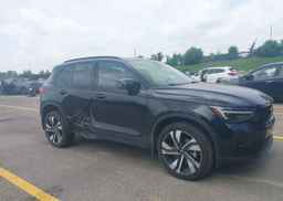 2024 VOLVO XC40 B5 ULTIMATE DARK THEME