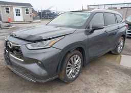 2022 TOYOTA HIGHLANDER PLATINUM