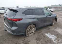 2022 TOYOTA HIGHLANDER PLATINUM