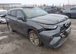 2022 TOYOTA HIGHLANDER PLATINUM