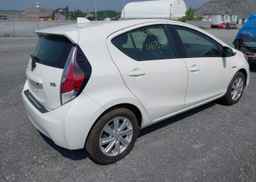 2016 TOYOTA Prius c