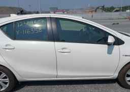 2016 TOYOTA Prius c