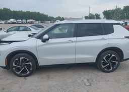 2023 MITSUBISHI OUTLANDER LE