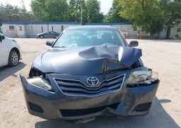 2010 TOYOTA CAMRY SE