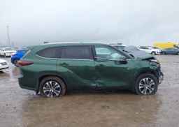 2025 TOYOTA highlander xle
