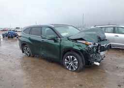 2025 TOYOTA highlander xle