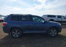 2012 TOYOTA HIGHLANDER SE