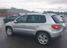 2010 VOLKSWAGEN TIGUAN SE