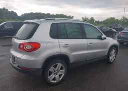 2010 VOLKSWAGEN TIGUAN SE