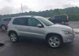 2010 VOLKSWAGEN TIGUAN SE