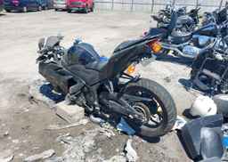 2015 YAMAHA YZFR3