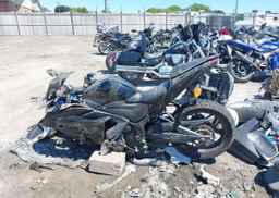 2015 YAMAHA YZFR3