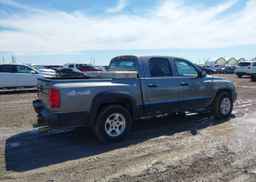 2005 DODGE DAKOTA ST