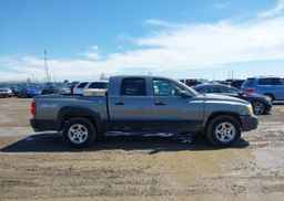 2005 DODGE DAKOTA ST