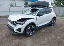 2024 VOLVO XC40 B5 PLUS DARK THEME