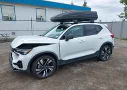 2024 VOLVO XC40 B5 PLUS DARK THEME