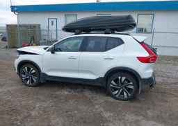 2024 VOLVO XC40 B5 PLUS DARK THEME