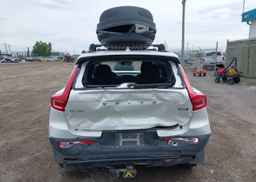 2024 VOLVO XC40 B5 PLUS DARK THEME