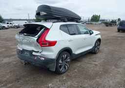 2024 VOLVO XC40 B5 PLUS DARK THEME