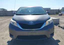 2014 TOYOTA SIENNA LE V6