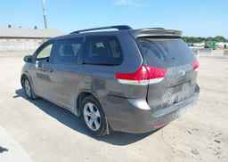 2014 TOYOTA SIENNA LE V6