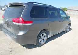 2014 TOYOTA SIENNA LE V6