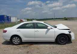 2011 TOYOTA CAMRY LE