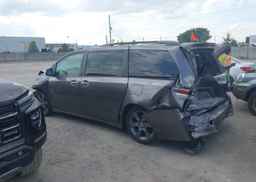 2016 TOYOTA SIENNA SE