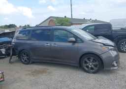 2016 TOYOTA SIENNA SE