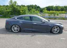 2015 TESLA Model S 85D