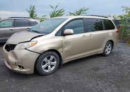 2011 TOYOTA SIENNA LE