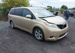 2011 TOYOTA SIENNA LE