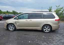 2011 TOYOTA SIENNA LE