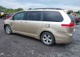 2011 TOYOTA SIENNA LE