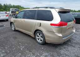 2011 TOYOTA SIENNA LE