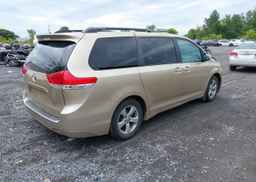 2011 TOYOTA SIENNA LE