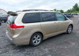 2011 TOYOTA SIENNA LE