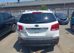 2013 KIA SORENTO LX