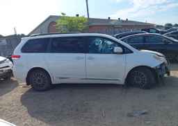 2011 TOYOTA SIENNA XLE