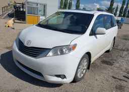 2011 TOYOTA SIENNA XLE