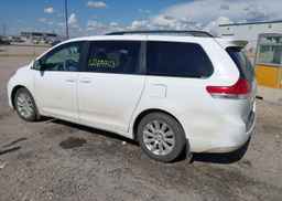 2011 TOYOTA SIENNA XLE