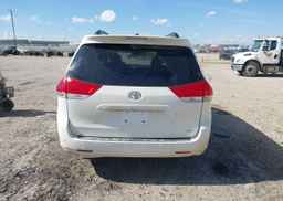 2011 TOYOTA SIENNA XLE
