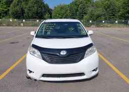 2012 TOYOTA SIENNA