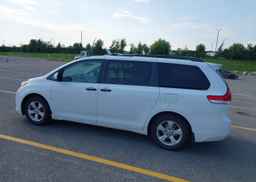 2012 TOYOTA SIENNA