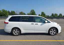 2012 TOYOTA SIENNA
